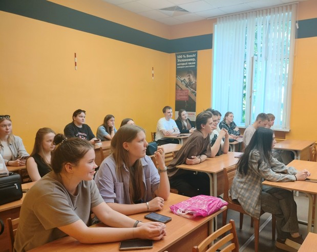 Сотрудники Вологодского Росреестра прочитали лекцию для будущих геодезистов.