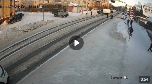 Видео с места сегодняшнего ДТП на ул. Виноградова в Великом Устюге.