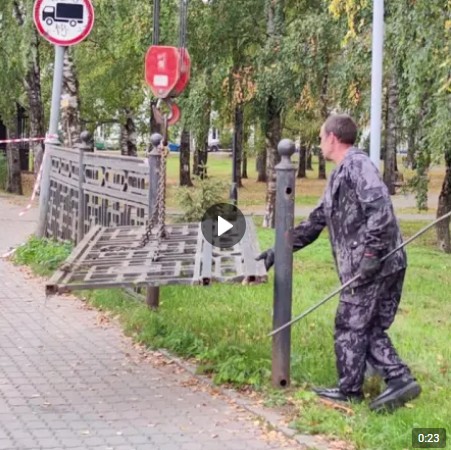 Ограждение земляного моста в Великом Устюге отправилось на ремонт.