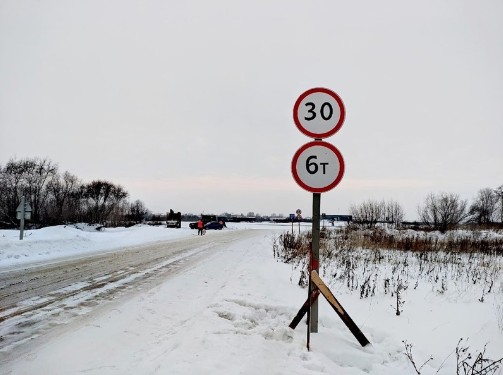 В связи с потеплением снижаем грузоподъемность ледовой переправы через Северную Двину до 6 тонн.