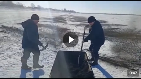 Символ веры в победу второй год подряд на льду Сухоны.