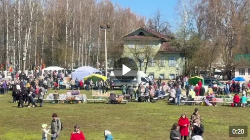 В это минуты на площади Славы.