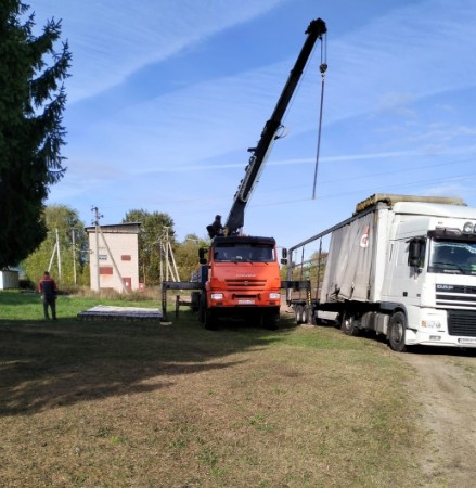 В деревне Морозовица на улице Центральной стартовали работы по обустройству уличного освещения.