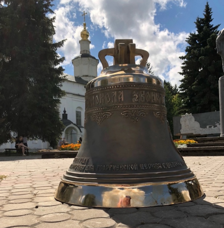 Красавец-благовестник прибыл на площадку фестиваля колокольного звона «Звонное лето».