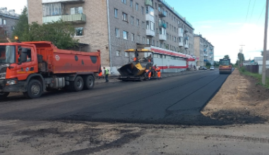 Глава округа Иван Абрамов: Продолжается ремонт улицы Красноармейской в Красавино.