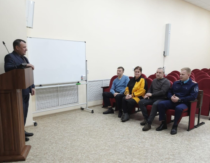 Встреча председателя Великоустюгской Думы Сергея Капустина с депутатами пятого округа Федором Хабаровым, Надеждой Удачиной, Андреем Голевым, Олегом Шпикиным.. Встреча председателя Великоустюгской Думы Сергея Капустина с депутатами пятого округа Федором Хабаровым, Надеждой Удачиной, Андреем Голевым, Олегом Шпикиным..