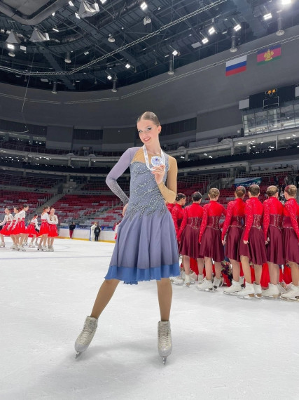 Устюжанка Виктория Збаражская стала обладательницей серебра на Всероссийских соревнованиях по синхронному катанию на коньках в городе Сочи. Устюжанка Виктория Збаражская стала обладательницей серебра на Всероссийских соревнованиях по синхронному катанию на коньках в городе Сочи.