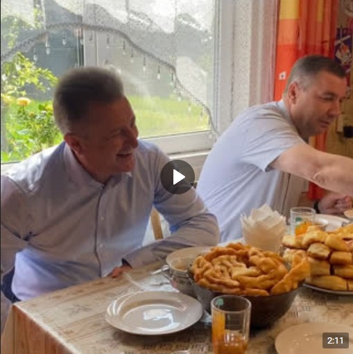 На селе родились, здесь и пригодились. На селе родились, здесь и пригодились.