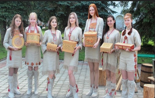 Ежегодно в рамках Прокопьевской ярмарки проводится районный смотр - конкурс мастеров Шемогодской резьбы по бересте «Кружево из белой бересты». Ежегодно в рамках Прокопьевской ярмарки проводится районный смотр - конкурс мастеров Шемогодской резьбы по бересте «Кружево из белой бересты».