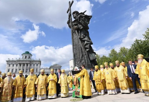 Сегодня православная церковь отмечает сразу два крупных праздника. Сегодня православная церковь отмечает сразу два крупных праздника.