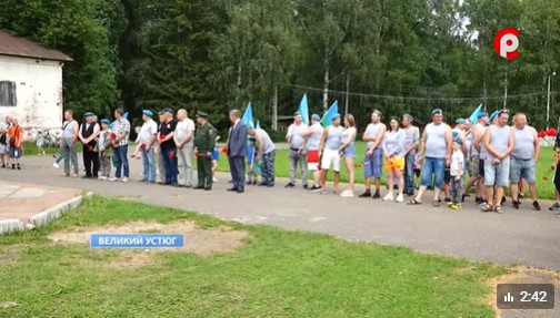 В 1930 году 2 августа в ходе учений под Воронежем первые воины-парашютисты совершили тренировочный прыжок с бомбардировщика ТБ-3. В 1930 году 2 августа в ходе учений под Воронежем первые воины-парашютисты совершили тренировочный прыжок с бомбардировщика ТБ-3.