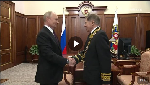 Глава государства Владимир Путин провёл рабочую встречу с Председателем Верховного Суда Вячеславом Лебедевым. Глава государства Владимир Путин провёл рабочую встречу с Председателем Верховного Суда Вячеславом Лебедевым.