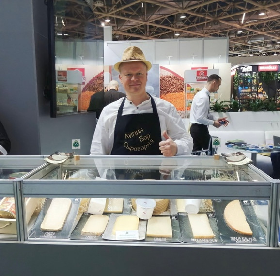 Молочный завод «Устюгмолоко» представляет новую упаковку своей продукции на 30-ой международной выставке «ПРОДЭКСПО-2023» в Москве.. Молочный завод «Устюгмолоко» представляет новую упаковку своей продукции на 30-ой международной выставке «ПРОДЭКСПО-2023» в Москве..
