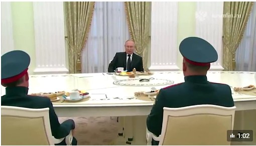 Владимир Путин в Кремле встретился с бойцами, удостоенными госнаград за боевой подвиг на СВО. Также Президент почтил минутой молчания всех павших российских солдат. Владимир Путин в Кремле встретился с бойцами, удостоенными госнаград за боевой подвиг на СВО. Также Президент почтил минутой молчания всех павших российских солдат.