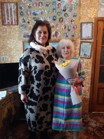 90 лет сегодня исполнилось устюжанке Ие Николаевне Вологдиной.. 90 лет сегодня исполнилось устюжанке Ие Николаевне Вологдиной..