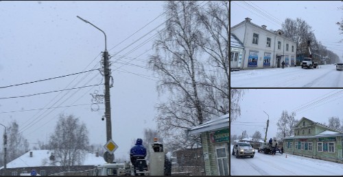 На центральных улицах Великого Устюга приступили к монтажу новогодних консолей. На центральных улицах Великого Устюга приступили к монтажу новогодних консолей.