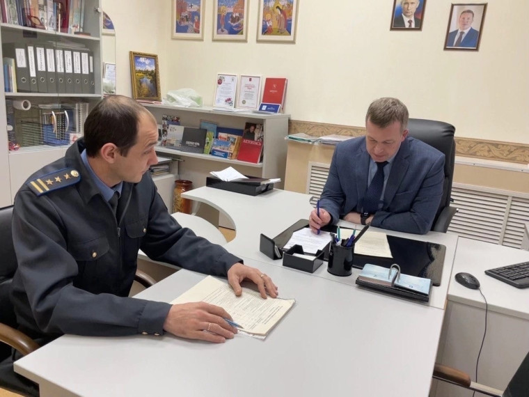На минувшей неделе состоялось рабочее совещание с первым заместителем главы Великоустюгского муниципального округа Сергеем Котовым и инспектором Гостехнадзора Николаем Жироховым.. На минувшей неделе состоялось рабочее совещание с первым заместителем главы Великоустюгского муниципального округа Сергеем Котовым и инспектором Гостехнадзора Николаем Жироховым..
