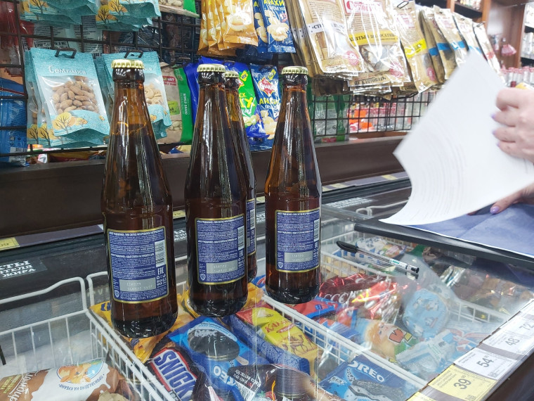 ПОКУПКА И ПРОДАЖА АЛКОГОЛЯ НЕСОВЕРШЕННОЛЕТНИМ ЗАПРЕЩЕНА. ПОКУПКА И ПРОДАЖА АЛКОГОЛЯ НЕСОВЕРШЕННОЛЕТНИМ ЗАПРЕЩЕНА.
