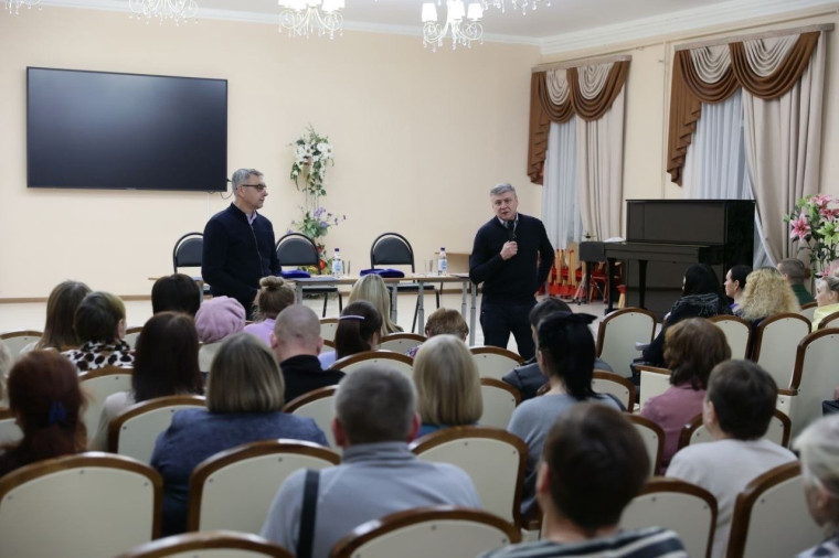 Михаил Сылка: «Мы должны знать каждую семью. Знать и понимать все вопросы, сложности и чаяния». Михаил Сылка: «Мы должны знать каждую семью. Знать и понимать все вопросы, сложности и чаяния».