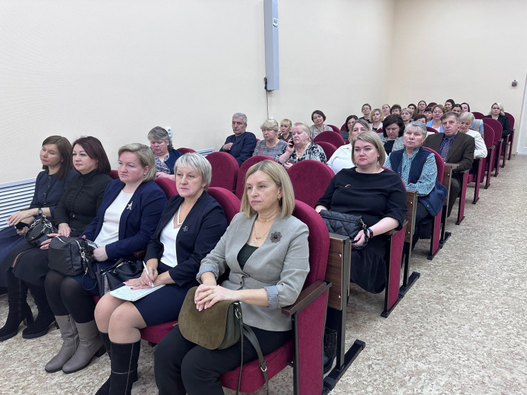 Вчера Иван Абрамов встретился с руководителями образовательных организаций. Вчера Иван Абрамов встретился с руководителями образовательных организаций.