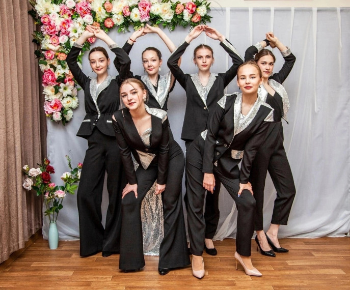 Умницы, девчонки!. Умницы, девчонки!.