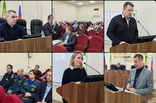 Главная тема ежемесячного расширенного совещания - готовность округа к паводку. Главная тема ежемесячного расширенного совещания - готовность округа к паводку.