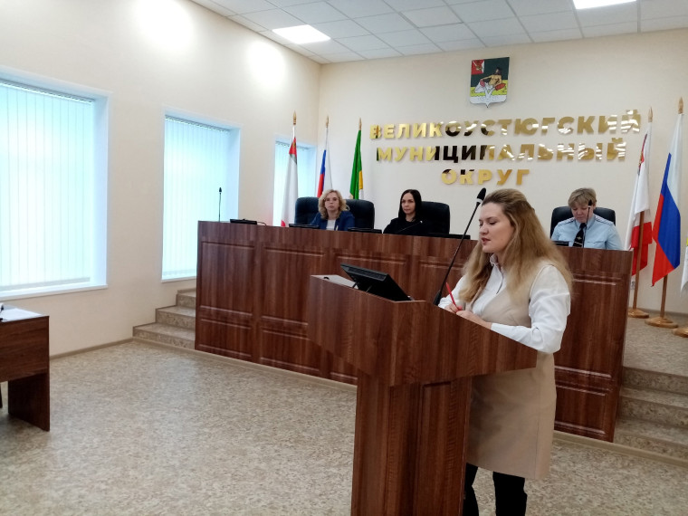 На заседании комиссии по делам несовершеннолетних. На заседании комиссии по делам несовершеннолетних.