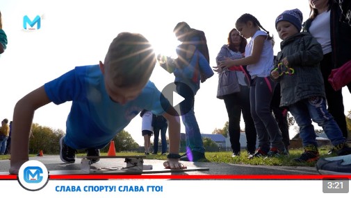 Ученики школ и ребята детских садов, трудовые организации округа и даже устюжане «золотого» возраста. Ученики школ и ребята детских садов, трудовые организации округа и даже устюжане «золотого» возраста.