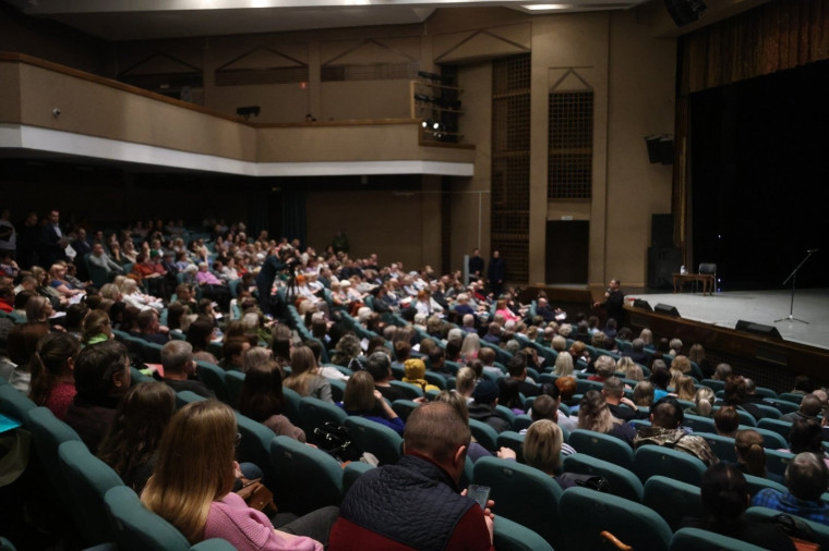 Ориентир на социальную сферу: Владимиру Путину доложили о мерах поддержки участников СВО на Вологодчине. Ориентир на социальную сферу: Владимиру Путину доложили о мерах поддержки участников СВО на Вологодчине.