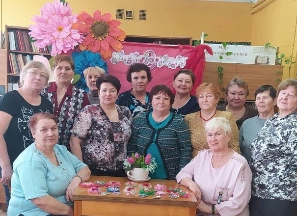 В библиотеке г. Красавино прошел мастер-класс "Топиарий - дыхание весны". Женщины из общества "Ветеран" с удовольствием изготовили топиарии-магниты, чтобы порадовать себя.. В библиотеке г. Красавино прошел мастер-класс "Топиарий - дыхание весны". Женщины из общества "Ветеран" с удовольствием изготовили топиарии-магниты, чтобы порадовать себя..