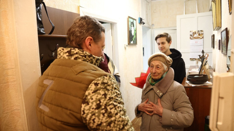 Врио Губернатора Вологодской области Георгий Филимонов поздравил вологжанку Мэри Котлер. Врио Губернатора Вологодской области Георгий Филимонов поздравил вологжанку Мэри Котлер.