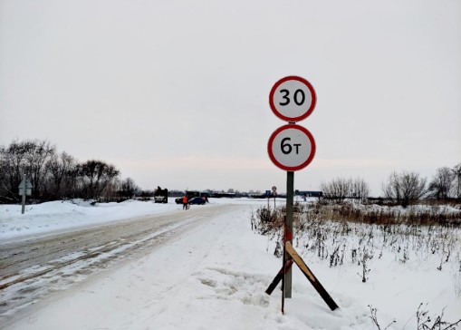 Устойчивая оттепель вносит коррективы: с сегодняшнего дня на Северной Двине действующая грузоподъемность ледовой переправы 6 тонн.. Устойчивая оттепель вносит коррективы: с сегодняшнего дня на Северной Двине действующая грузоподъемность ледовой переправы 6 тонн..