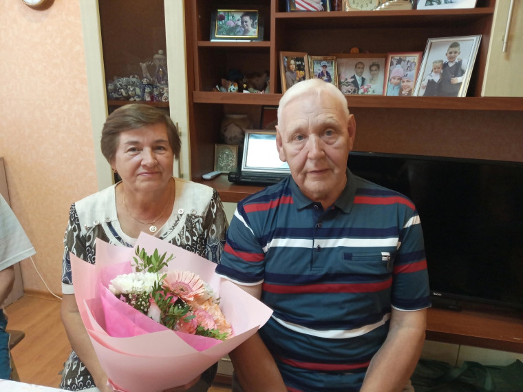 Сегодня, 24 августа, золотую свадьбу отмечают Михаил Алексеевич и Валентина Фадеевна Фалевские, бывшие работники Великоустюгского лесхоза.. Сегодня, 24 августа, золотую свадьбу отмечают Михаил Алексеевич и Валентина Фадеевна Фалевские, бывшие работники Великоустюгского лесхоза..