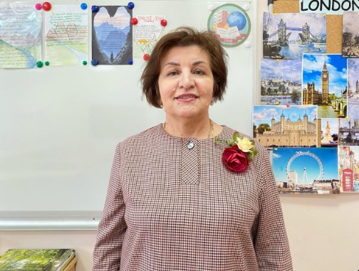 Рожденная в семье педагогов Елена Ибрагимовна Шахназарова, учитель английского языка из гимназии. Рожденная в семье педагогов Елена Ибрагимовна Шахназарова, учитель английского языка из гимназии.